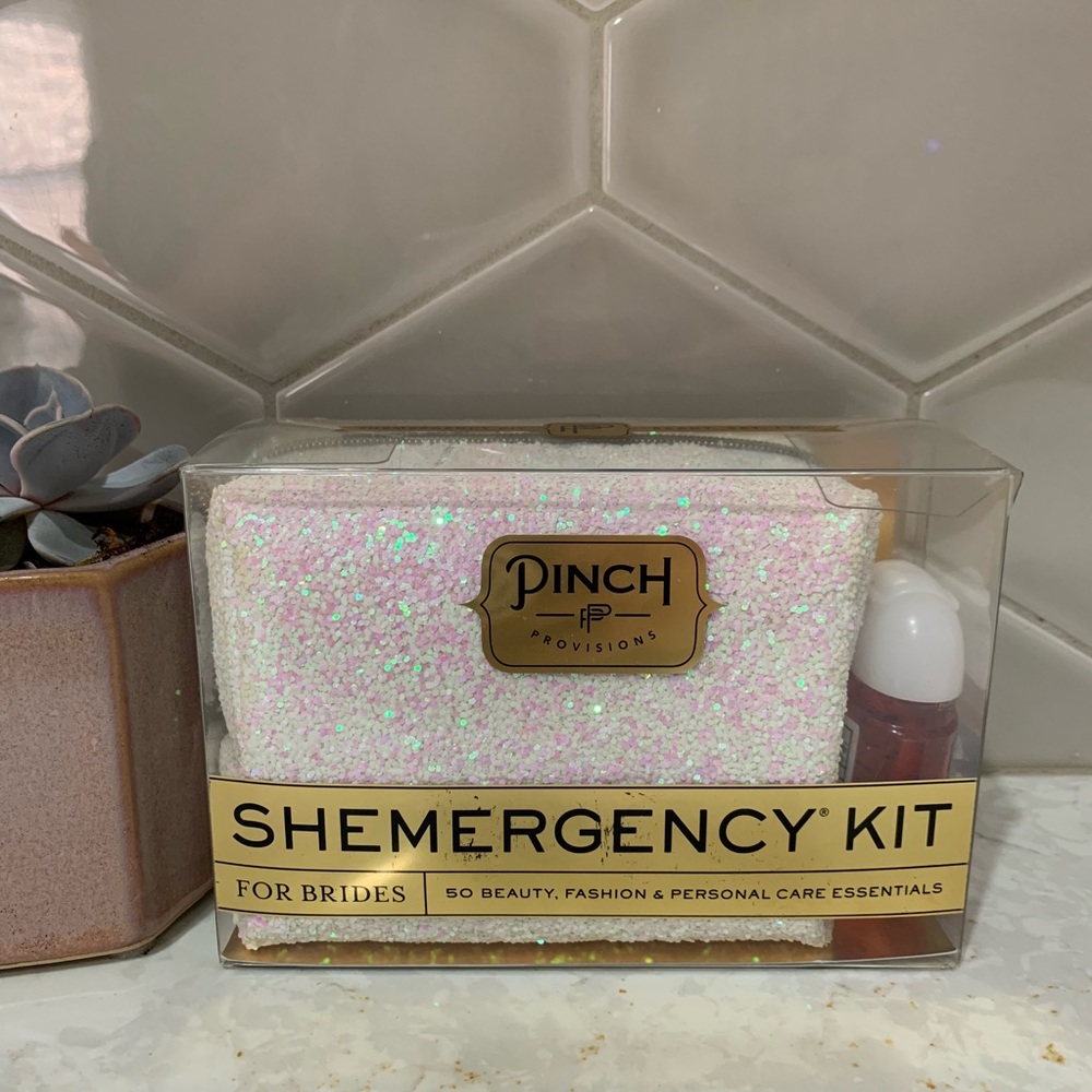 Shemergency kit for brides pinch provisions 👰🏼